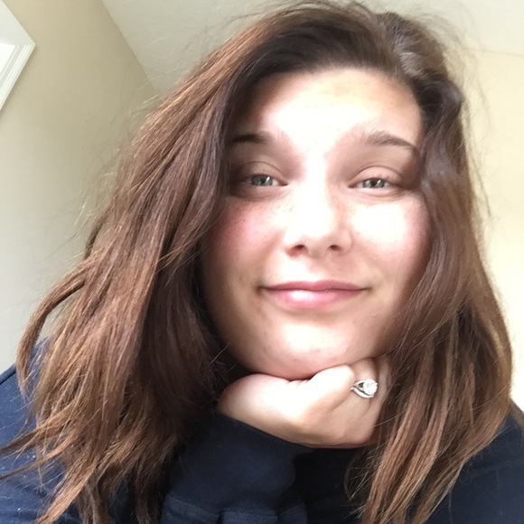 Meet your Posher, Carly - Picture 1 of 1